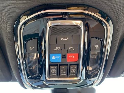 Used 2022 Jeep Grand Cherokee Summit w/ Adv Protech Group IV AWD/4WD image 18