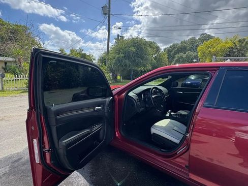 Used 2013 Chrysler 300 Motown image 5