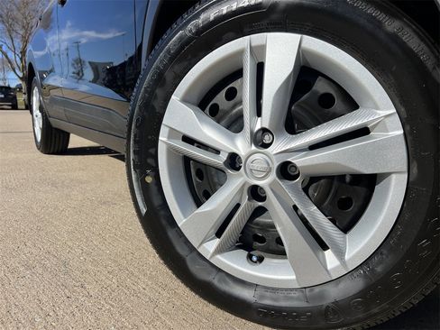 Certified 2025 Nissan Kicks Play S image 7