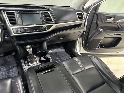 Used 2019 Toyota Highlander SE AWD/4WD image 26