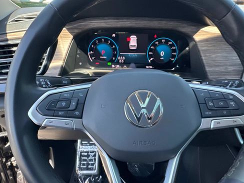 Certified 2025 Volkswagen Atlas SEL Premium R-Line image 19