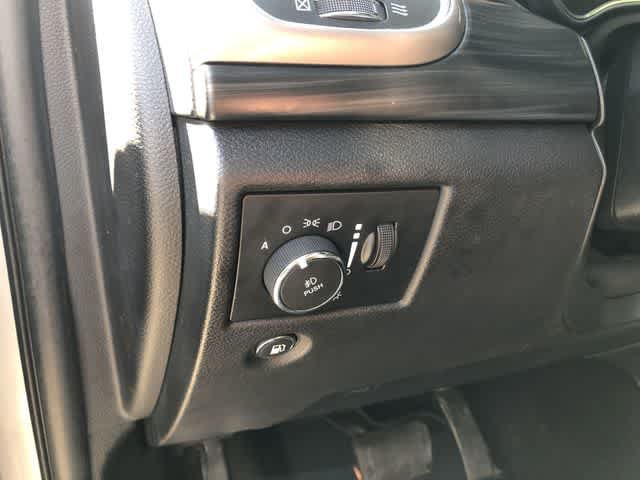 Certified 2020 Jeep Grand Cherokee Altitude AWD/4WD image 33