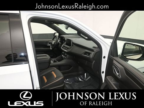 Used 2023 GMC Yukon XL AT4 w/ AT4 Premium Plus Package image 10