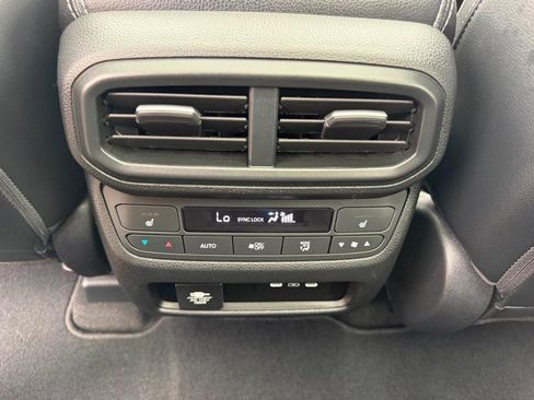 Used 2024 Honda Pilot Elite image 12