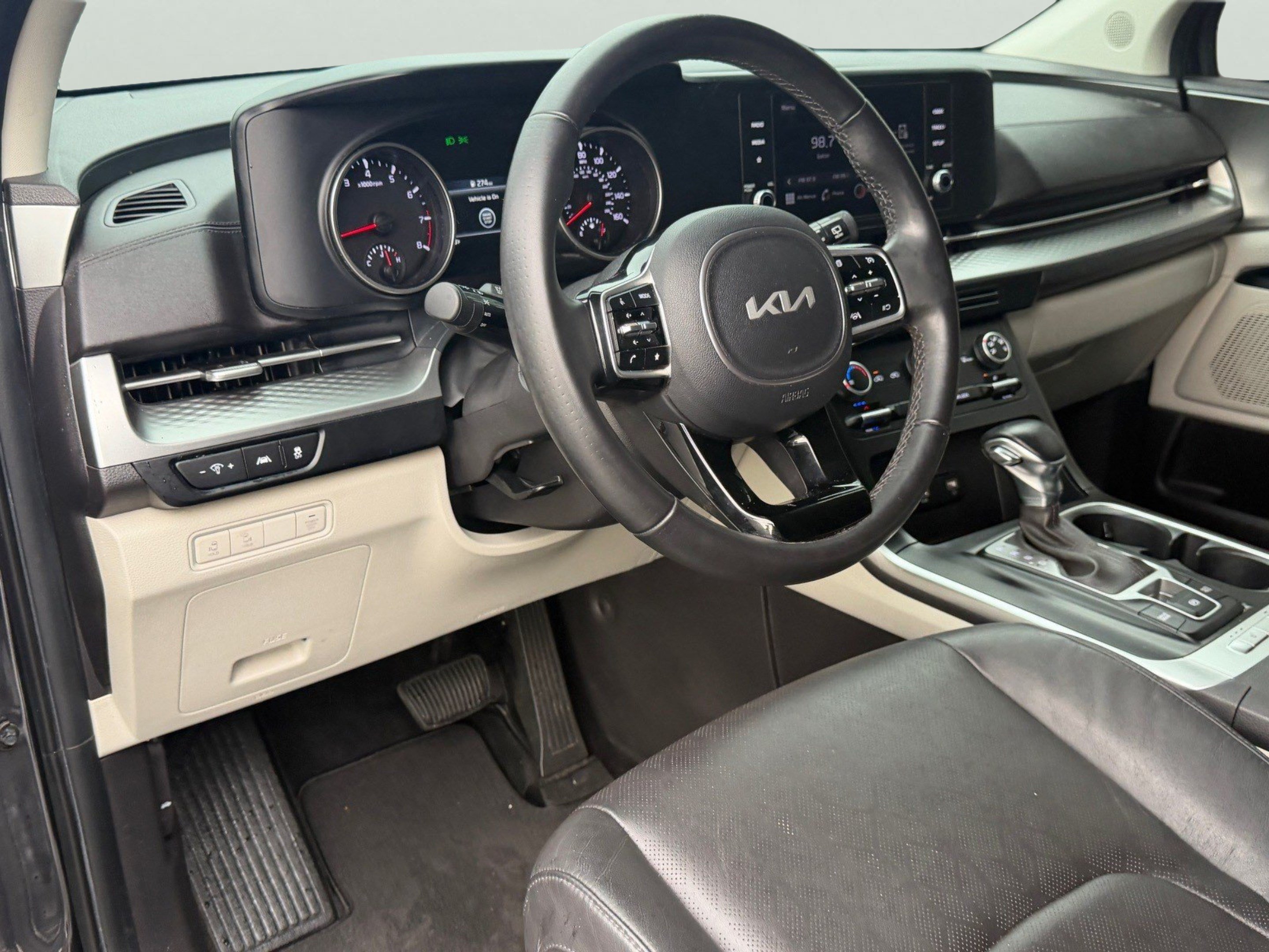 Used 2022 Kia Carnival LX FWD image 19