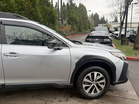 Used 2023 Subaru Outback Premium image 15