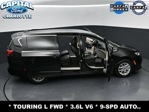 Used 2024 Chrysler Pacifica Touring-L FWD image 33