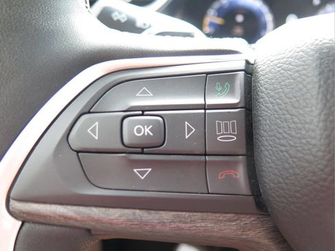 Used 2024 Jeep Grand Cherokee Limited AWD/4WD image 18