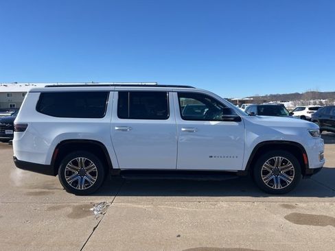 Used 2024 Jeep Wagoneer L Series II w/ Flexible Seating Group image 2