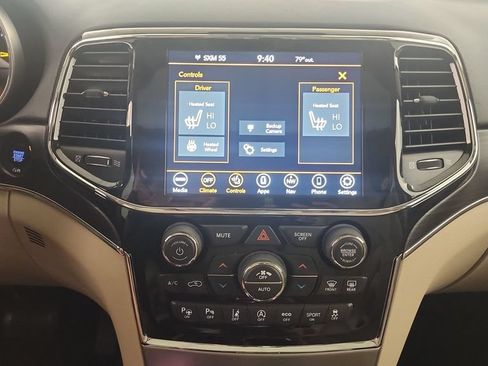 Used 2020 Jeep Grand Cherokee Limited AWD/4WD image 13