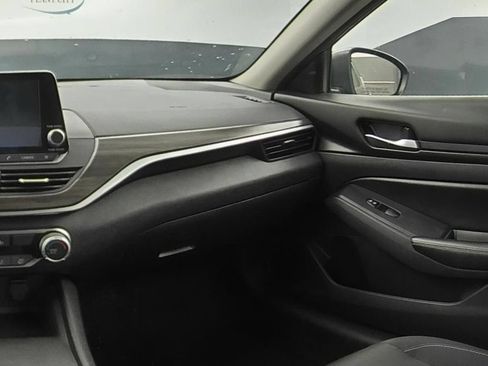 Used 2025 Nissan Altima 2.5 SV FWD image 15