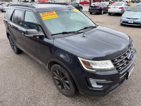 Used 2017 Ford Explorer XLT w/ XLT Appearance Package image 1