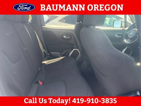Used 2017 Jeep Renegade Latitude FWD image 11