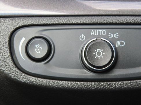 Used 2022 Buick Encore Preferred image 18