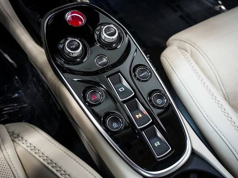 Used 2021 McLaren GT Base image 25