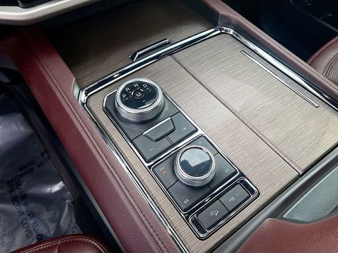 Used 2023 Ford Expedition Limited image 17