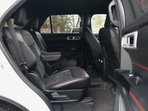 Certified 2022 Ford Explorer ST-Line w/ Class IV Trailer Tow Package image 14