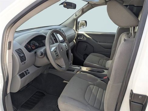 Used 2019 Nissan Frontier S image 2