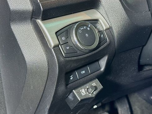 Used 2017 Ford Explorer XLT w/ Equipment Group 202A image 10