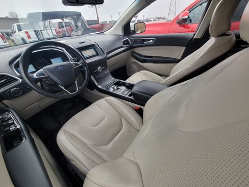 Used 2019 Ford Edge Titanium w/ Equipment Group 301A image 9