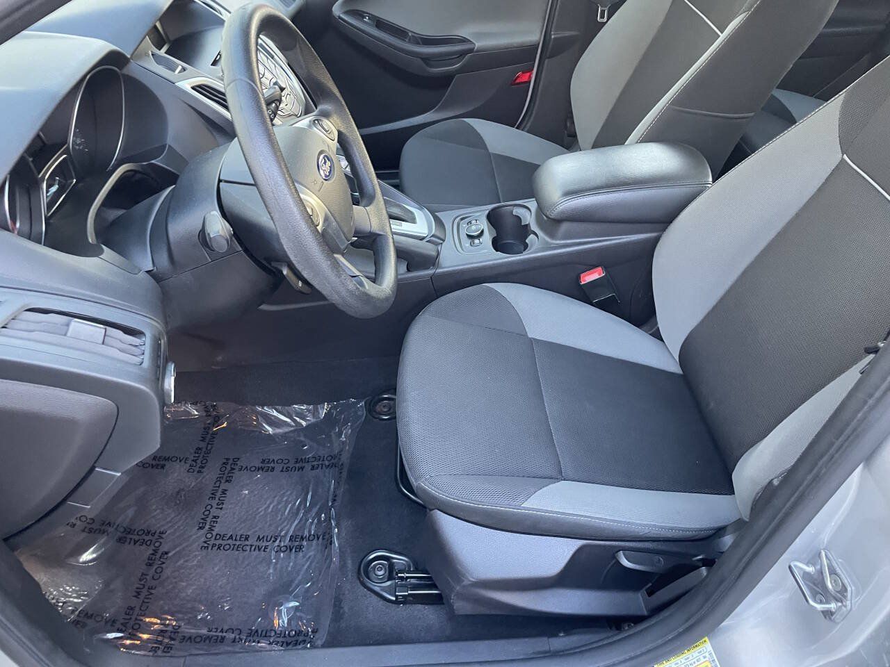 Used 2014 Ford Focus SE w/ SE Winter Package FWD image 9