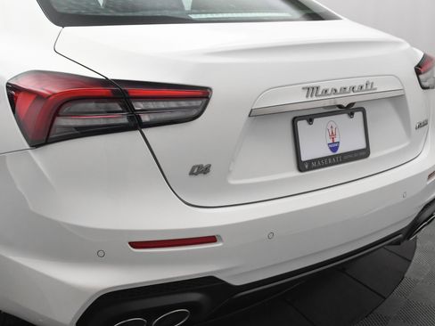 New 2024 Maserati Ghibli Modena image 20