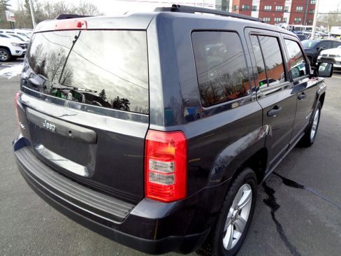 Used 2014 Jeep Patriot Sport w/ Tire & Wheel Group image 9