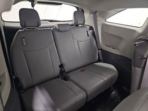 Used 2023 Toyota Sienna XLE FWD image 34