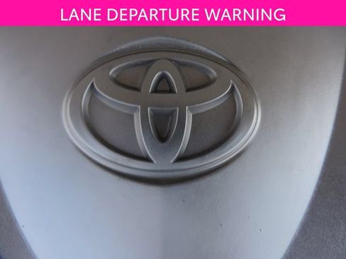 Used 2019 Toyota RAV4 XLE Premium FWD image 16