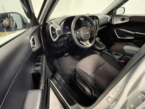 Used 2020 Kia Soul LX image 18