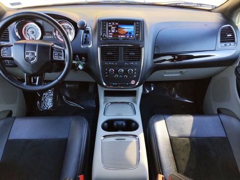 Used 2018 Dodge Grand Caravan SXT FWD image 14