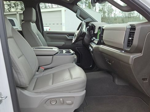 Used 2025 GMC Sierra 1500 SLT AWD/4WD image 15
