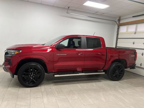 Used 2025 Chevrolet Colorado Z71 w/ Technology Package AWD/4WD image 13
