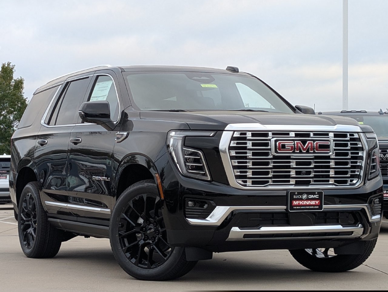 New 2027 GMC Yukon Denali w/ Sun & Power Step Package AWD/4WD image 2