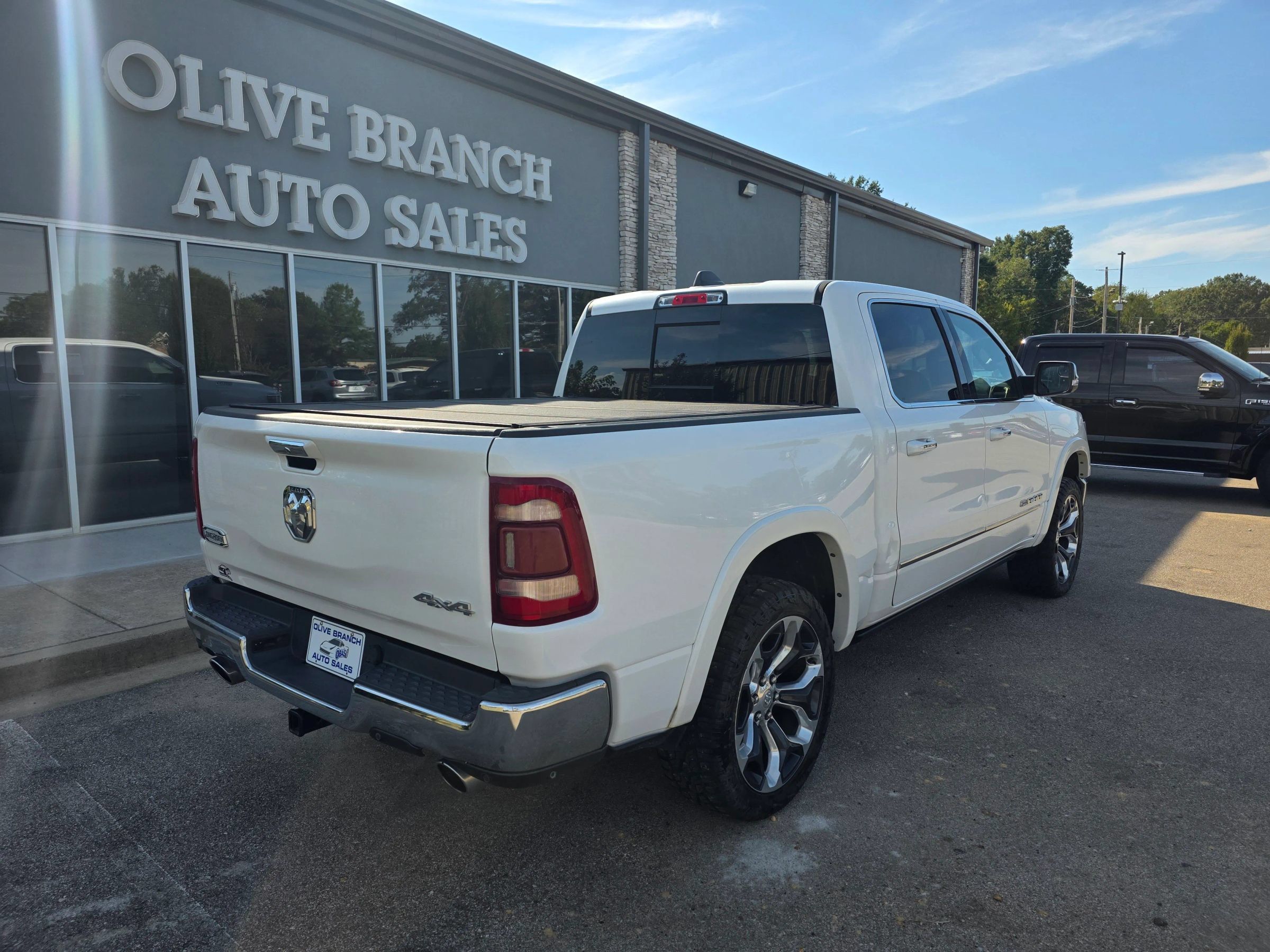 Used 2019 RAM 1500 Limited AWD/4WD image 2
