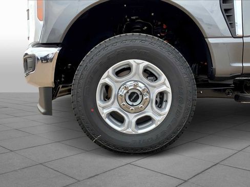 New 2026 Ford F250 XLT w/ FX4 Off-Road Package AWD/4WD image 11