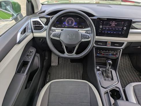 Used 2025 Volkswagen Taos SE FWD image 16