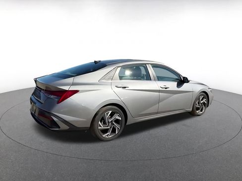 Used 2025 Hyundai Elantra SEL image 15