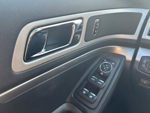 Used 2014 Ford Explorer XLT w/ Equipment Group 202A image 30