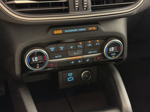 Used 2021 Ford Escape SE w/ SE Sport Appearance Package AWD/4WD image 19