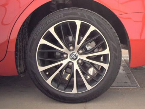 Used 2019 Toyota Camry SE FWD image 12