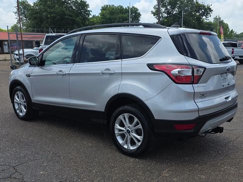 Used 2018 Ford Escape SE w/ SE Sync 3 Package FWD image 5