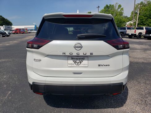 Used 2024 Nissan Rogue SV AWD/4WD image 8