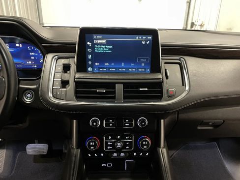 Used 2023 Chevrolet Suburban Premier image 31