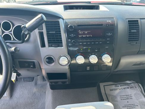 Used 2011 Toyota Tundra 4x4 CrewMax w/ Tow Pkg image 9