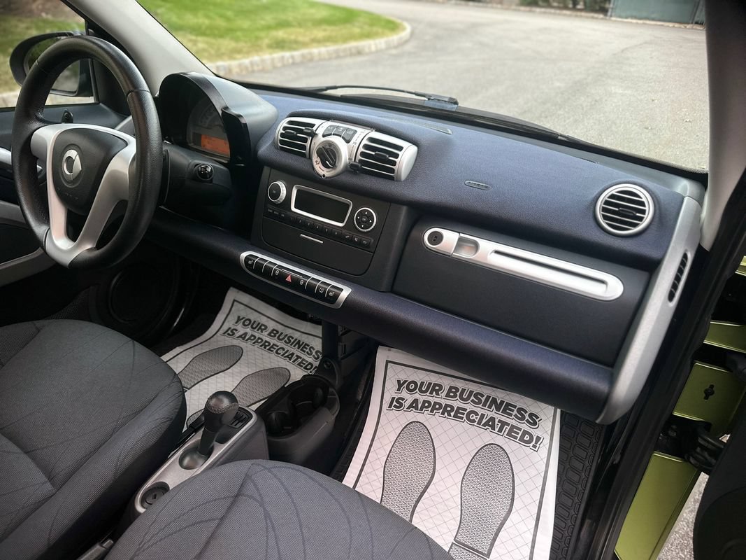 Used 2012 smart fortwo passion RWD image 16