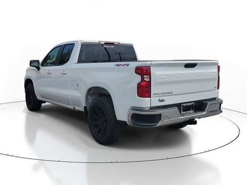 Used 2022 Chevrolet Silverado 1500 LT AWD/4WD image 3