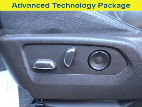 Used 2022 GMC Yukon Denali w/ Denali Premium Package image 8