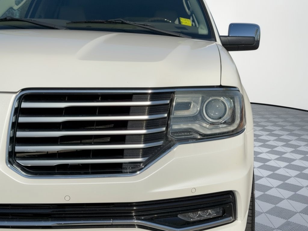 Used 2015 Lincoln Navigator L 4WD image 12