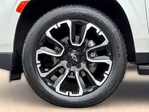Used 2023 Chevrolet Suburban Premier AWD/4WD image 11